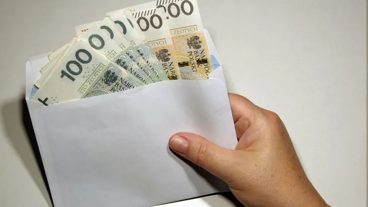 Darowizny od rodziców pod lupą fiskusa. Pamiętaj o tym, by uniknąć podatku
