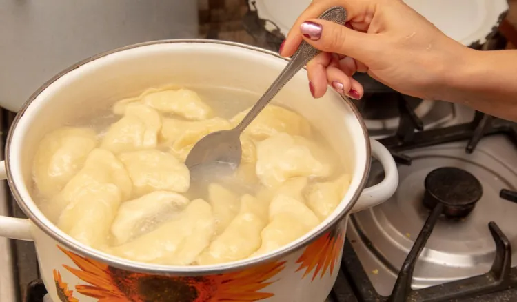 Żadne ruskie, jesienią zawsze robię takie pierogi. Farsz to mistrzostwo świata 