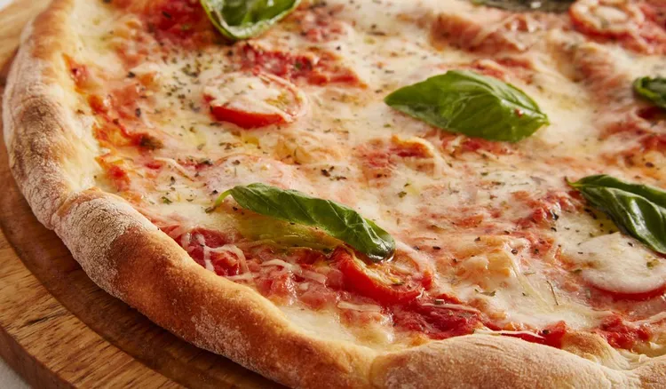 Gorąca pizza na Dzień Kobiet. Sprawdziliśmy promocje w największych polskich sieciach