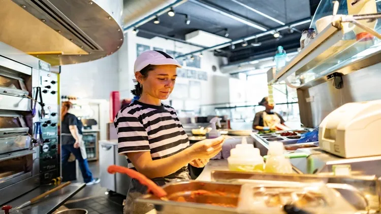 Restauracyjny gigant zamyka lokale. Pracę straci ponad tysiąc osób, podano lokalizacje