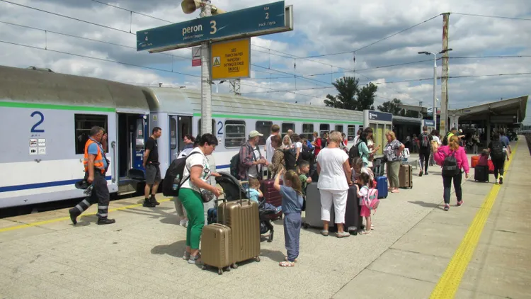 Upały paraliżują kolej. PKP Intercity odwołuje połączenia. Sprawdź, które pociągi nie pojadą