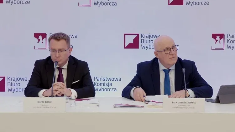 Polacy głosują w II turze. Najnowsze dane PKW, podano frekwencję do godziny 17:00