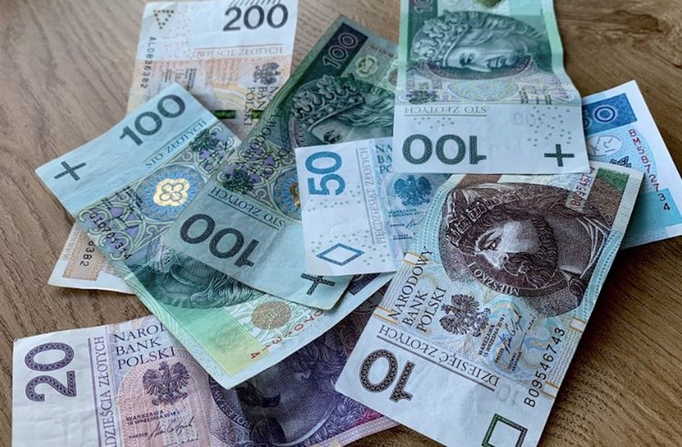 Czternasta emerytura będzie niższa. Nowe warunki świadczenia dla seniorów