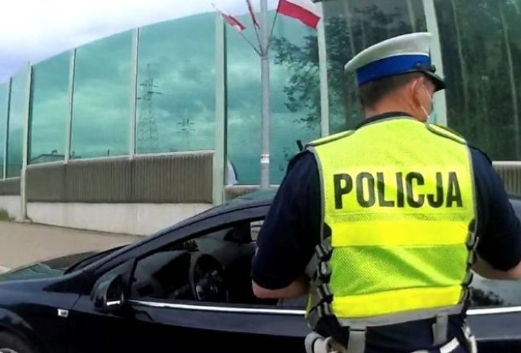 Za mundurem chętni sznurem. Płace w Policji kuszą