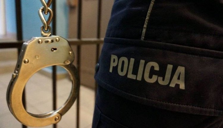 Policjant każe odblokować telefon. Czy trzeba to zrobić? Prawa i obowiązki
