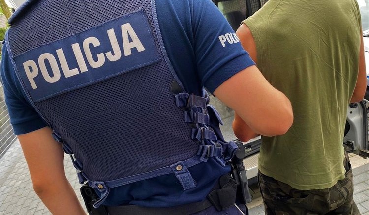Perfidnie okradali Polaków metodą na kod BLIK. Teraz trafili w ręce policji