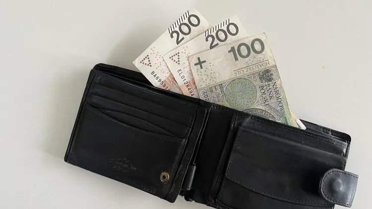Podwyżki dla wielu pracowników. Dodatkowe 1000 zł do wypłaty