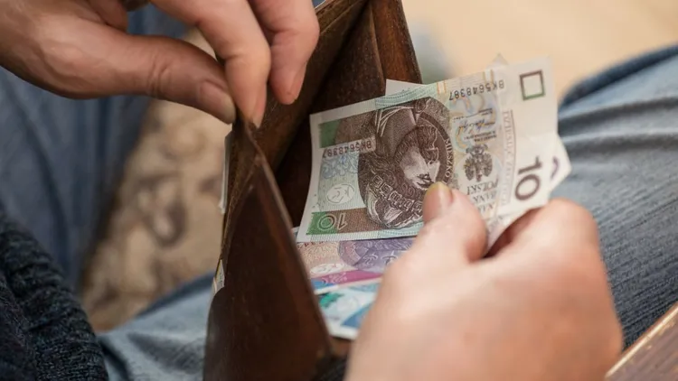Tyle wynosi zasiłek dla bezrobotnych. Wiemy, komu należą się pieniądze