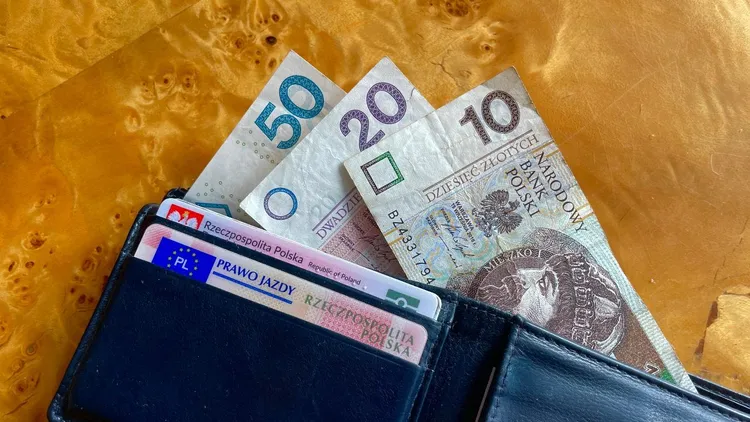 Tyle musisz zarabiać, żeby dostać 6 tys. zł emerytury. Są wyliczenia