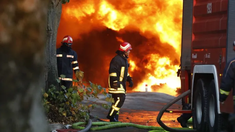Co zrobić, gdy w domu wybuchnie pożar? Trzeba wiedzieć