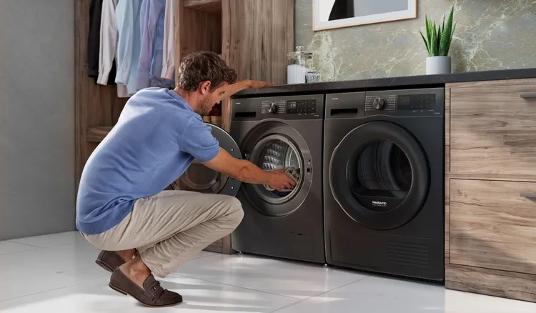 Samsung stworzył indeks obciążenia codziennymi obowiązkami – „Invisible Load” – w ramach globalnej współpracy z Mo Gawdatem, ekspertem AI