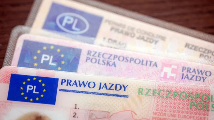 Koniec bezterminowych praw jazdy. Od 2028 r. seniorzy zapłacą 100 zł za wymianę