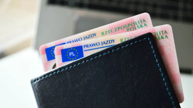 W tym roku ci Polacy muszą wymienić prawo jazdy, również bezterminowe. Inaczej nawet 5 tys. zł mandatu