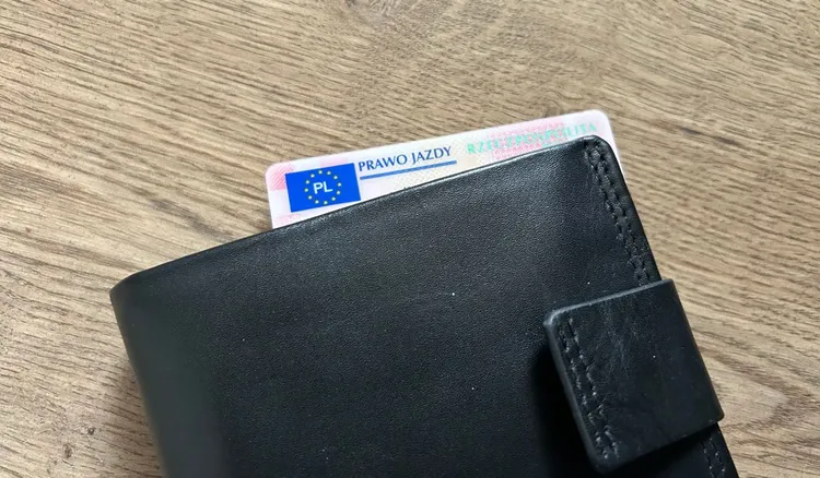 Kierowcy ruszyli do urzędów. Chodzi o obowiązkową wymianę prawa jazdy