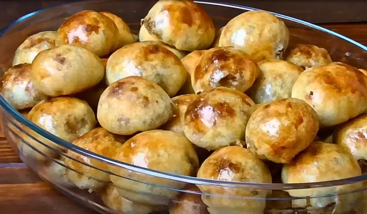 Takie nadziewane kuleczki podam na sylwestra. Robię je w kilka minut, ciasto to strzał w 10