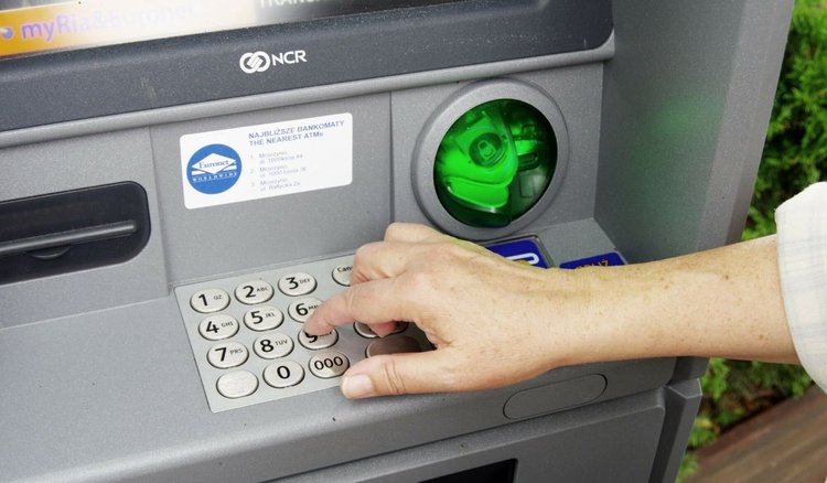 Weekendowe prace serwisowe w szeregu banków. Klienci muszą być gotowi na utrudnienia