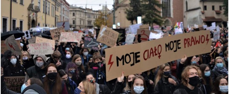 Zagraniczne media nie pozostawiają suchej nitki na PiS-ie po wyroku TK. "Cios dla obrońców wyboru"