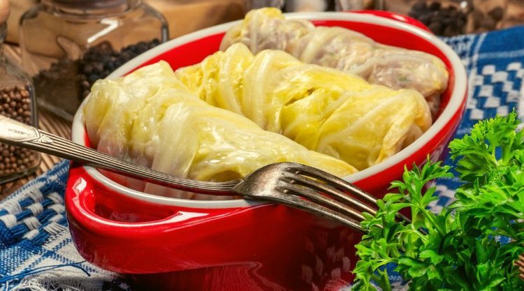Gołąbki z farszem ziemniaczanym. Idealne na obiad dla całej rodziny