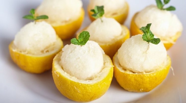 Jak zrobić domowy sorbet cytrynowy?