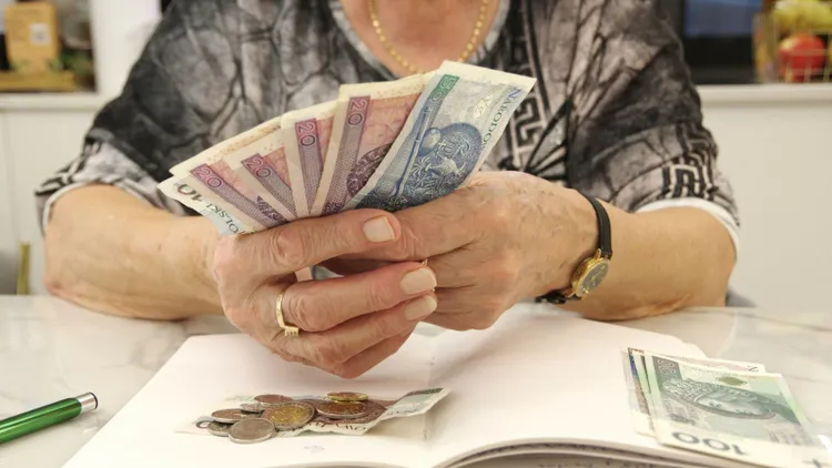 Renta wdowia do zmiany. Takiej kwoty "na rękę" mogą oczekiwać seniorzy od 1 marca