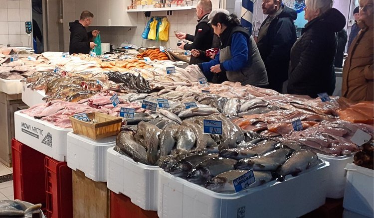 Ile wydamy na ryby na Boże Narodzenie? Sprzedawcy uspokajają, ale klienci wiedzą swoje