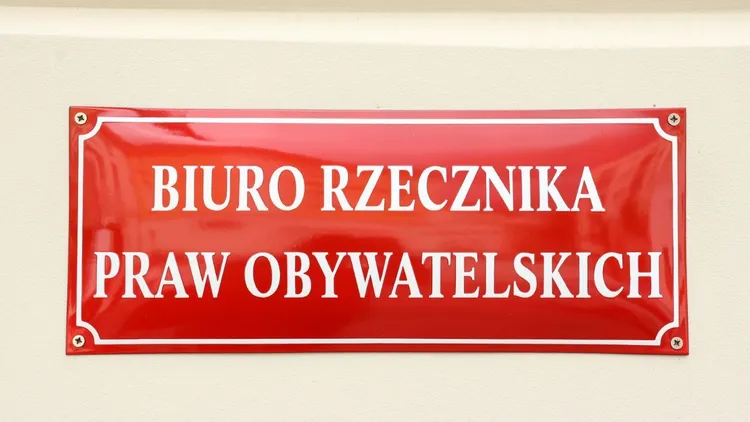 Do Rzecznika Praw Obywatelskich spływają skargi. Chodzi o rentę wdowią 