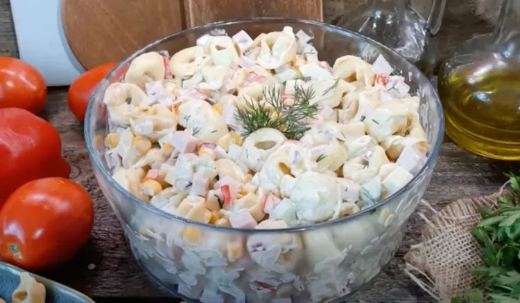 Taką sałatkę podam na Dzień Matki. Jest smaczniejsza niż jarzynowa i gyros