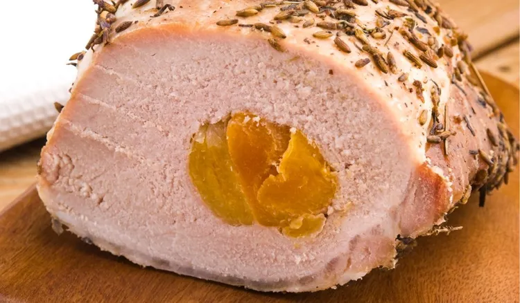 Przepis na ten schab dostałem od znajomego kucharza. Piekę go co roku na Boże Narodzenie