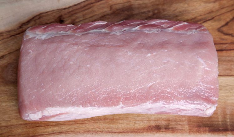 Pokażę Wam, jak z takiego kawałka mięsa ugotować schab po cygańsku z pieczarkami i papryką