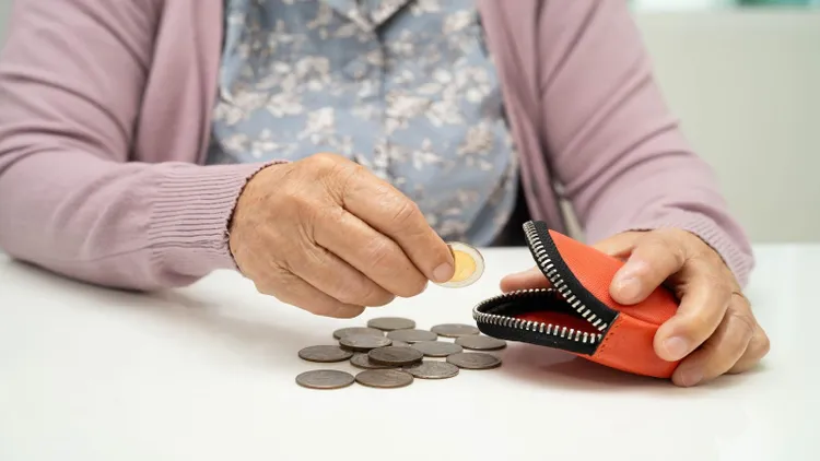 Seniorzy mają czas do 25 lutego, inaczej skarbówka wkroczy do akcji. Emerytura może być niższa 