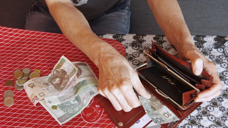 Tyle komornik może zająć z emerytury lub renty. Obowiązują limity