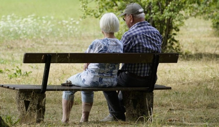Będą zmiany w 500 plus dla seniorów. Więcej osób będzie mogło otrzymać pieniądze?