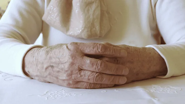 Seniorzy mogą dostać nawet 3307 zł dofinansowania. Muszą spełnić dwa warunki
