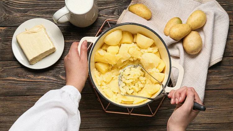 Ten dodatek do puree zmienia wszystko. Wystarczy szczypta, a tłuczone ziemniaki smakują o niebo lepiej
