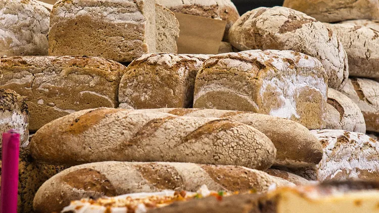 Tak upieczesz chleb wojenny. Ma długą datę przydatności i uratuje życie w kryzysowej sytuacji