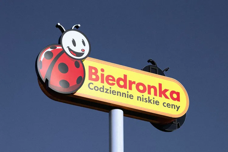 Biedronka alarmuje: "Absolutnie nie spożywaj". Znaleziono kadm w cebuli. Tę partię należy wyrzucić lub zwrócić