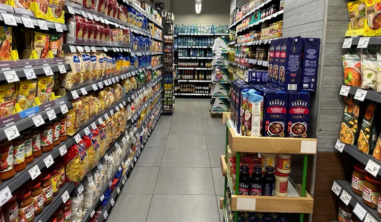 Kupiłeś przeterminowany produkt? Takie obowiązki ma sklep