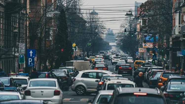 Podatek od aut spalinowych. Wiadomo już, kiedy ma wejść w życie