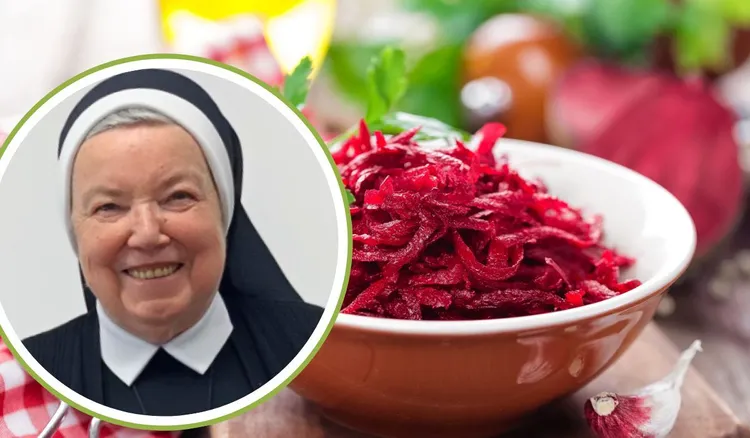 Siostra Anastazja wymieszała buraki i kapustę kiszoną i zrobiła najlepszą surówkę obiadową. Idealna do schabowych