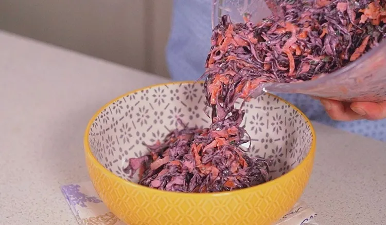 Żaden coleslaw, żadna kapusta pekińska. W moim domu króluje teraz obłędna surówka biskupia