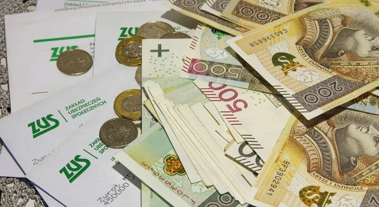 Dodatkowe pieniądze z ZUS, prawie 7 tys. złotych. Zyskają konkretne roczniki