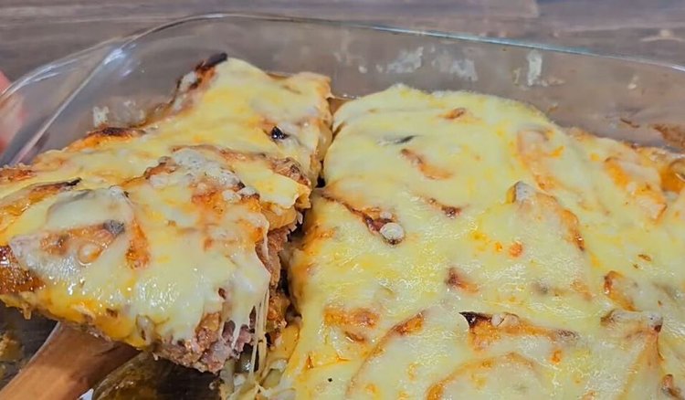 Kroję i zapiekam przez 25 minut. Danie jest tak pyszne, że mogłabym je jeść codziennie
