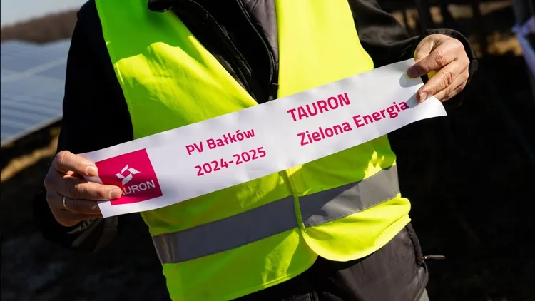 TAURON przekracza 1 GW w OZE, w tym 250 MW ze słońca. Kolejna farma fotowoltaiczna uruchomiona