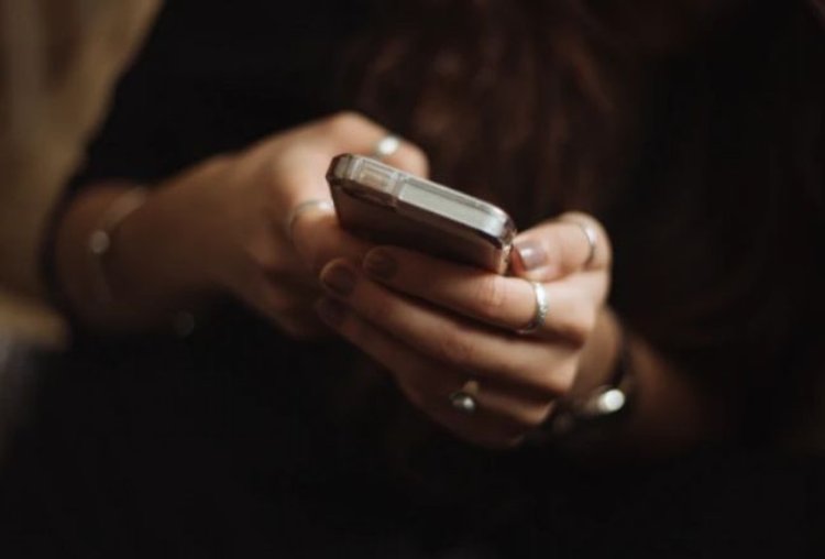 Operator sieci komórkowej straszy nową opłatą