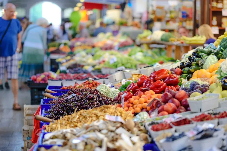 Zmiany w stawkach VAT-u. Część produktów potanieje, inne będą droższe. Znamy terminy