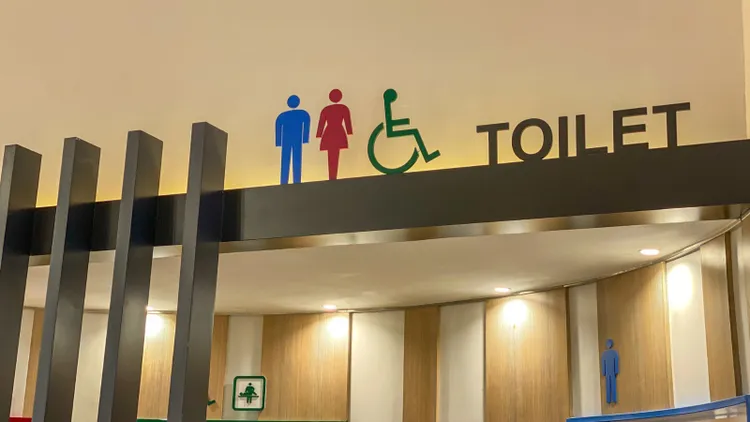 Kiedy sklep powinien udostępnić toaletę klientom? Ministerstwo reaguje na skargi