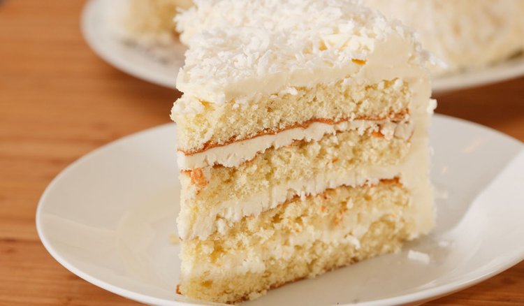 Lekki i przepyszny tort Raffaello. Idealny na domowe przyjęcie komunijne