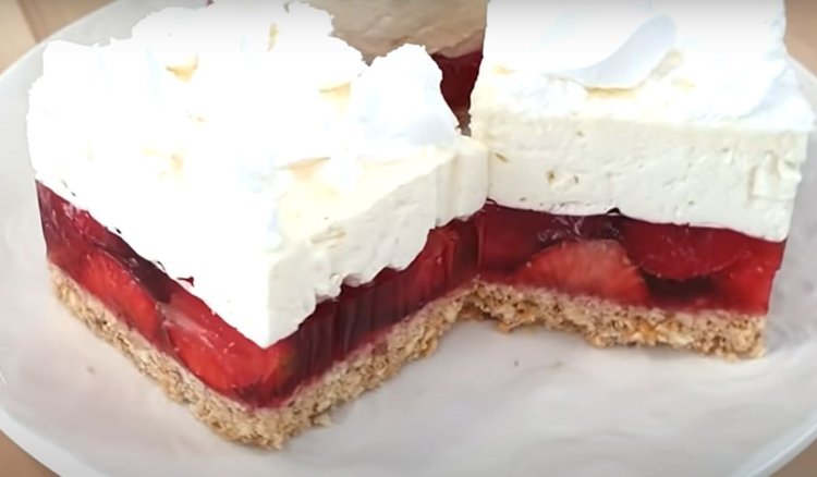 Najlepsze ciasto bez pieczenia. Takiej truskawkowej chmurki nie kupisz w żadnej cukierni