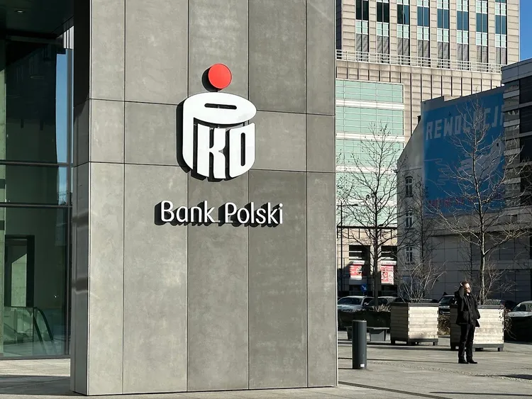 PKO BP daje klientom nawet 2200 zł. Trzeba spełnić warunki