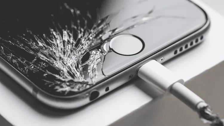 Telefon się popsuł? W ten sposób możesz odzyskać dane